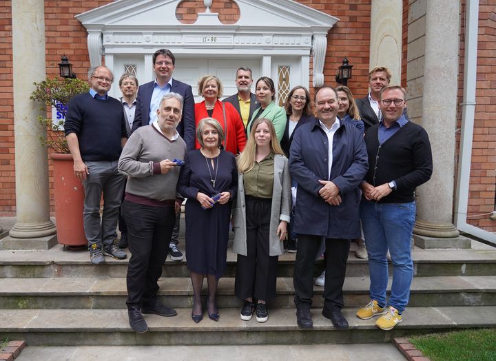 Luis Fernando Medina (v.l.) und Cecilia Matilde López Montano (2.v.l.)  sind im Beraterteam des neu gewählten kolumbianischen Präsidenten  Gustavo Petro. StMWi/T.Assenbrunner 