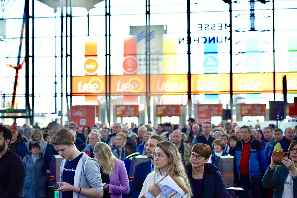 Impressionen der Eröffnung der Messe „f.re.e 2025“ in München.
