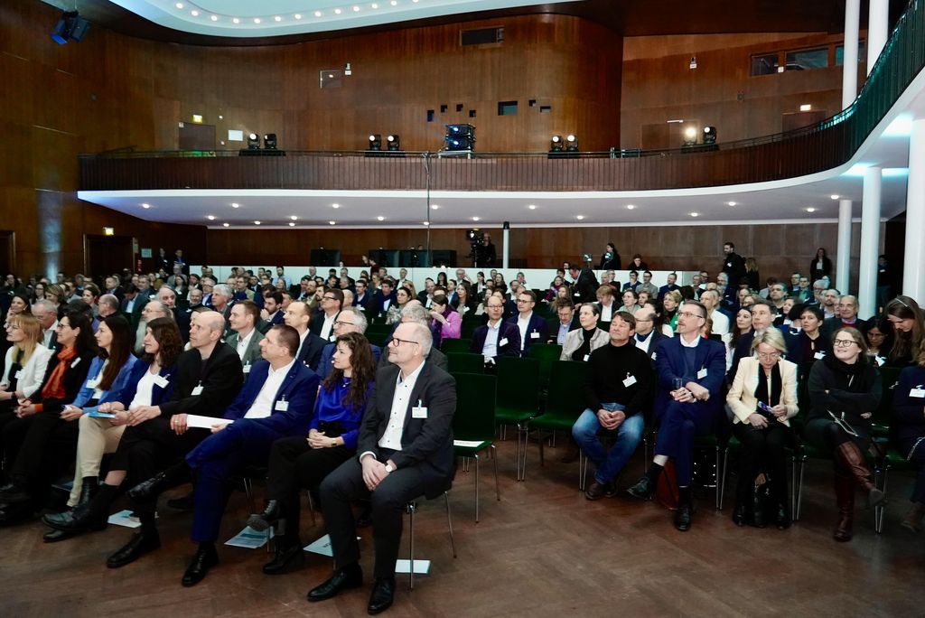 Impressionen der Verleihung des Hugo-Geiger-Preises 2024.