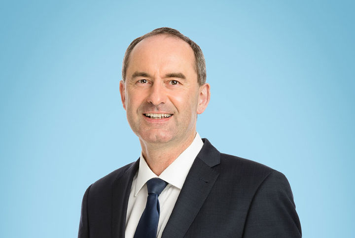 Portraitfoto Bayerischer Wirtschaftsminister Hubert Aiwanger