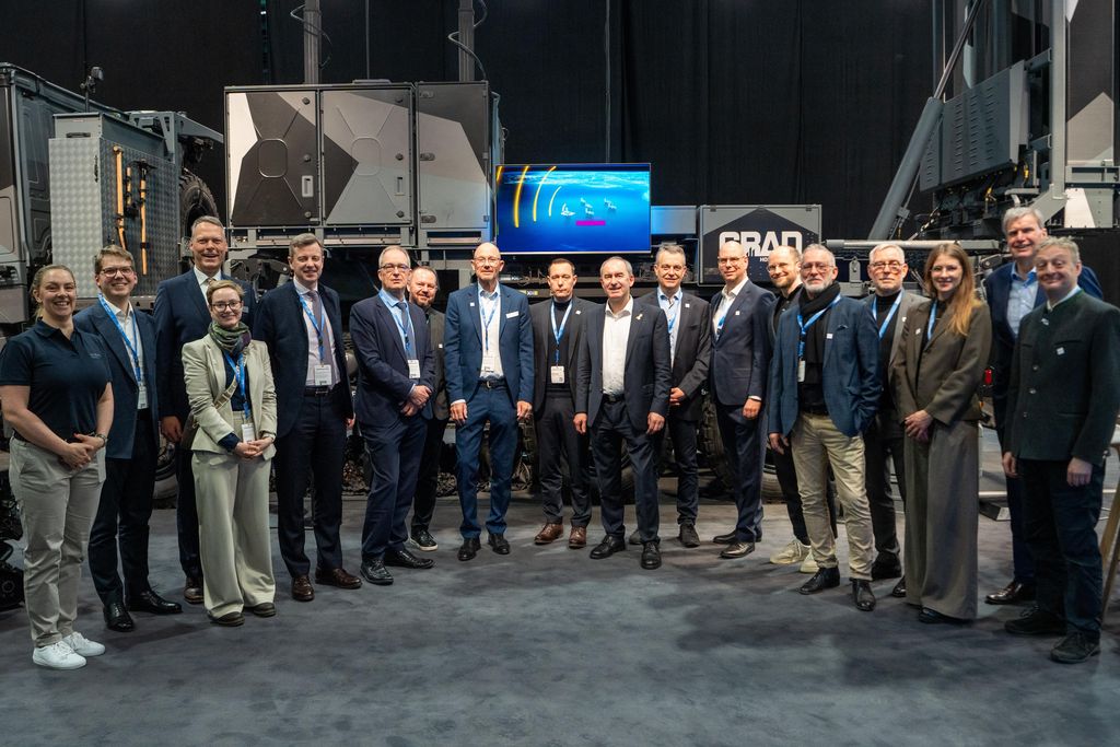 DSC05857 Bayerns Wirtschaftsminister Hubert Aiwanger unternimmt einen Messerundgang auf der Enforce Tac in Nürnberg.