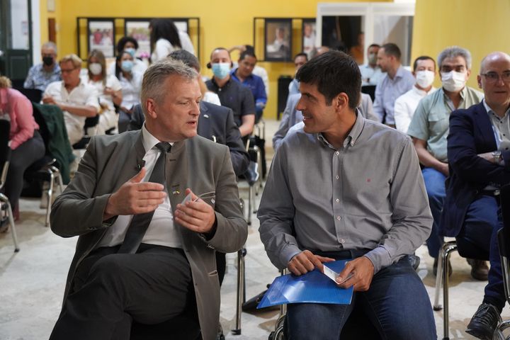 Staatssekretär Roland Weigert (l.) beim bayerisch-kolumbianischen H2- Netzwerkevent in Cartagena. © StMWi/T.Assenbrunner 