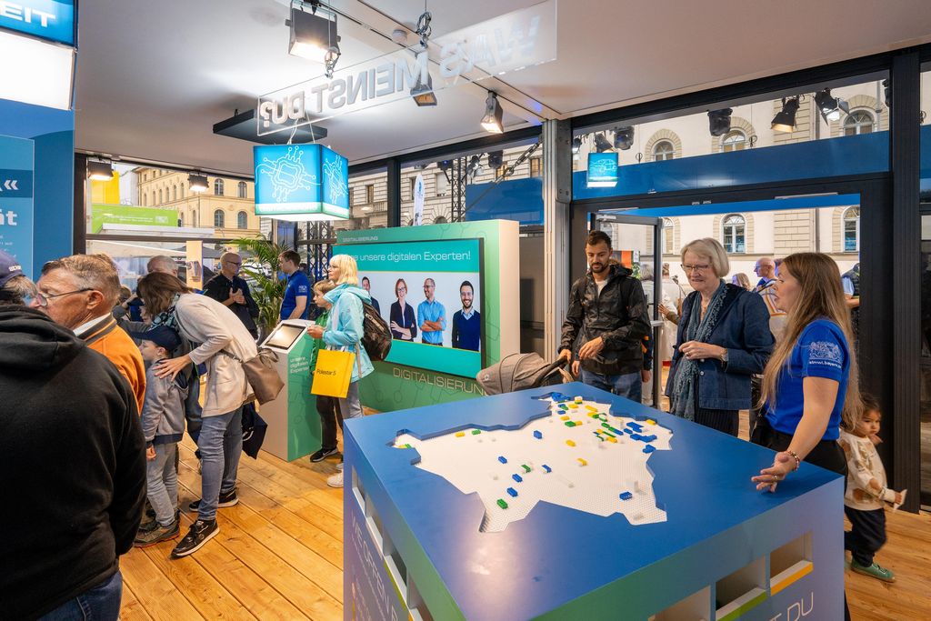 IAA 2025: Impressionen vom OpenSpace-Messestand des Bayerischen Wirtschaftsministeriums