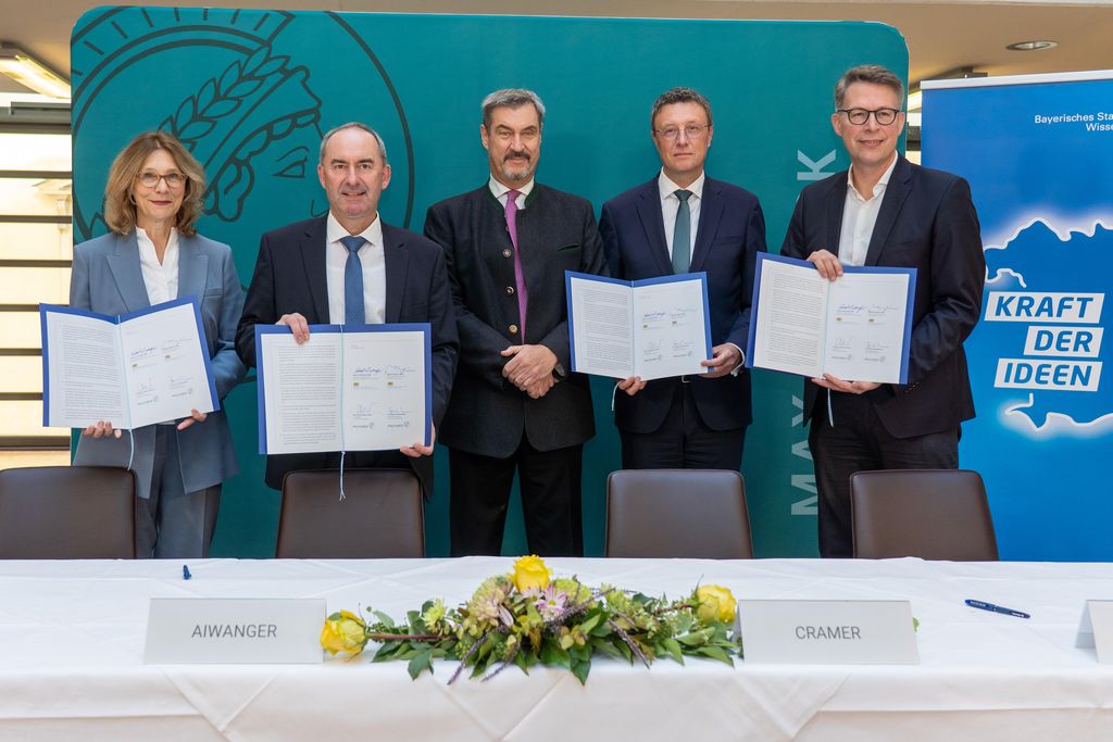 Unterzeichnung der Absichtserklärung zum neuen Institutsstandort in Würzburg