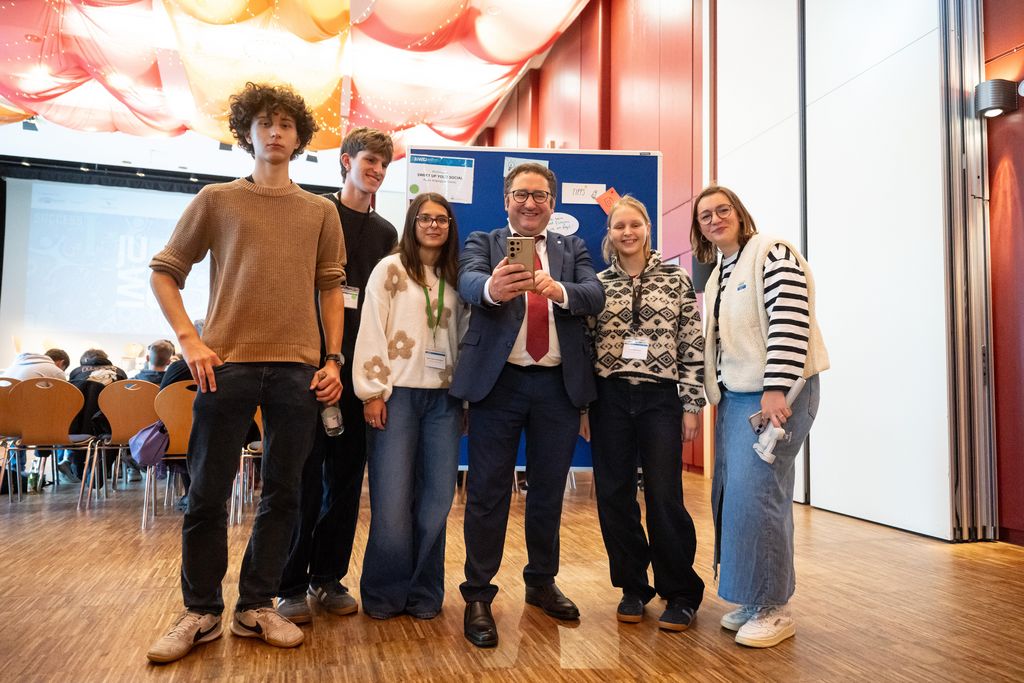 Impressionen des Jugendwirtschaftsgipfels 2025.