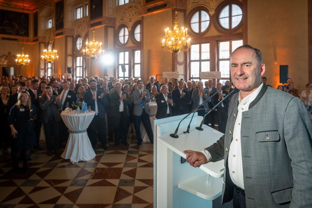 Bayerns Wirtschaftsminister Hubert Aiwanger beim Staatsempfang anlässlich 5 Jahren Team Energiewende Bayern mit rund 500 Akteuren der Energiewende
Foto: StMWi/A. Heddergott