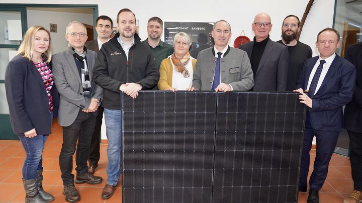 Staatsminister Aiwanger würdigte Photovoltaik-Speicher-Anlage am Eichamt Bamberg
Foto: StMWi
