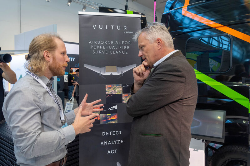 Bayerns Wirtschaftsstaatssekretär Roland Weigert besucht die IAA MOBILITY 2023