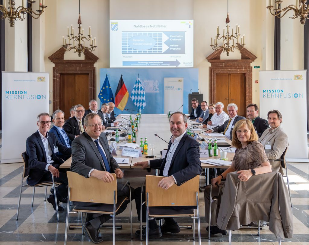Auftaktsitzung der Expertenkommission Kernfusion im Bayerischen Staatsministerium für Wirtschaft, Landesentwicklung und Energie. Staatsminister Hubert Aiwanger sprach als Gastgeber ein Grußwort. Foto: Elke Neureuther/StMWi
