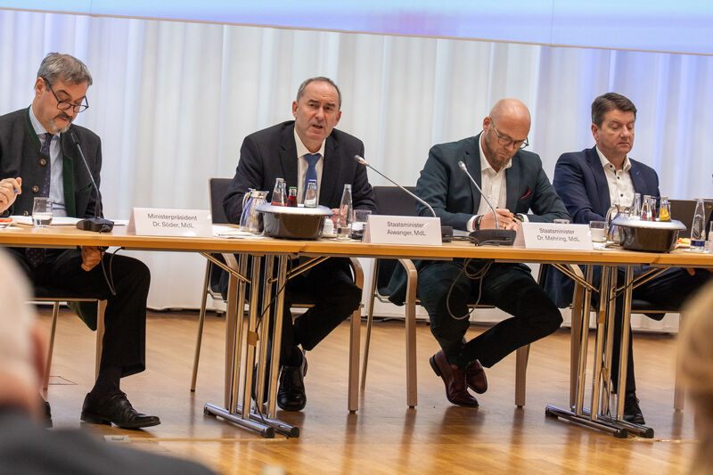 Bayerns Wirtschaftsminister Hubert Aiwanger hielt beim Forum Digitale Transformation ein Plädoyer für Künstliche Intelligenz und Digitalisierung in der Wirtschaft. Foto: Nicole Engelhart/StMWi