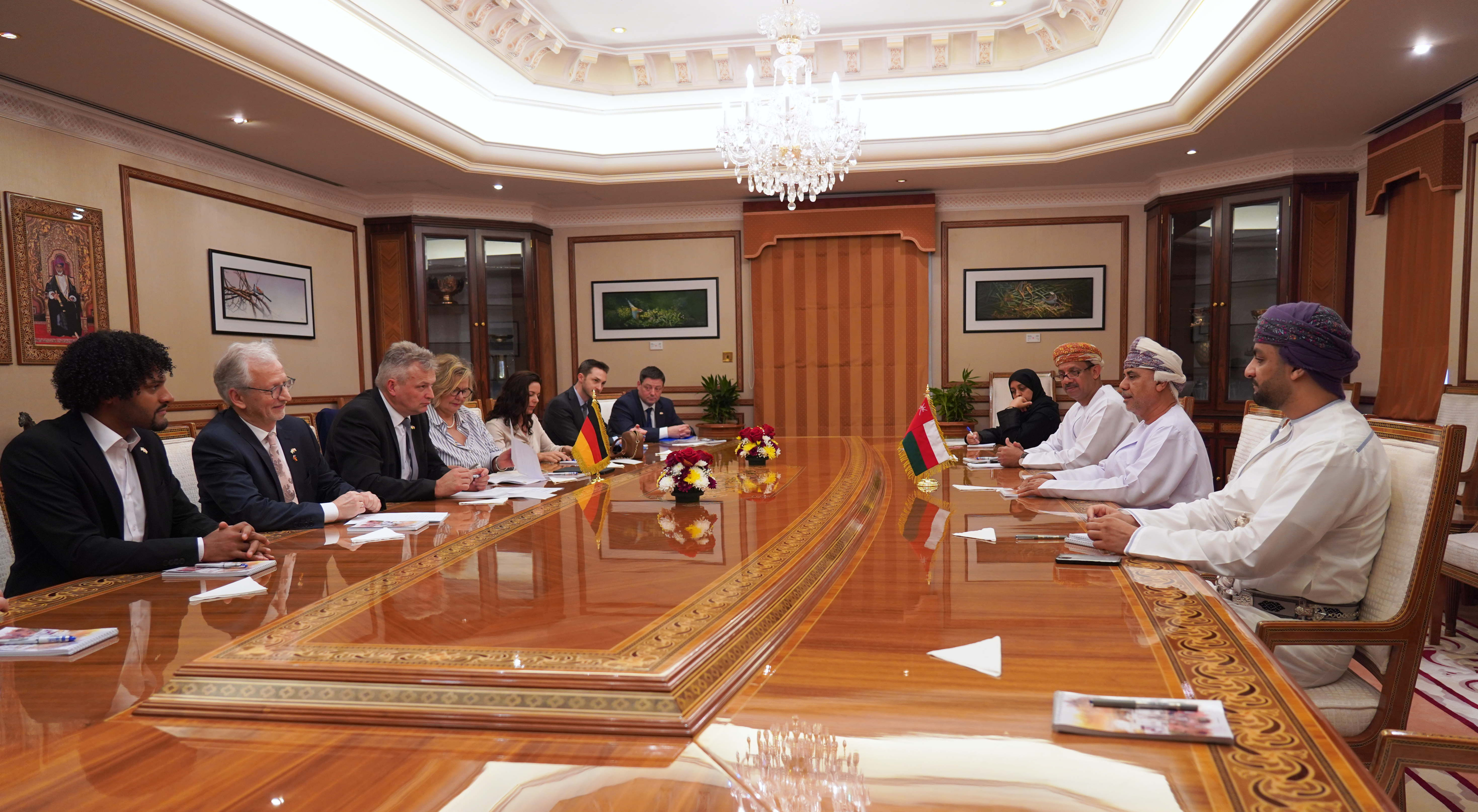 Im Außenministerium sprach Staatssekretär Roland Weigert mit Staatssekretär H.E. Mohammed bin Nasser. Foto: StMWi/T. Assenbrunner